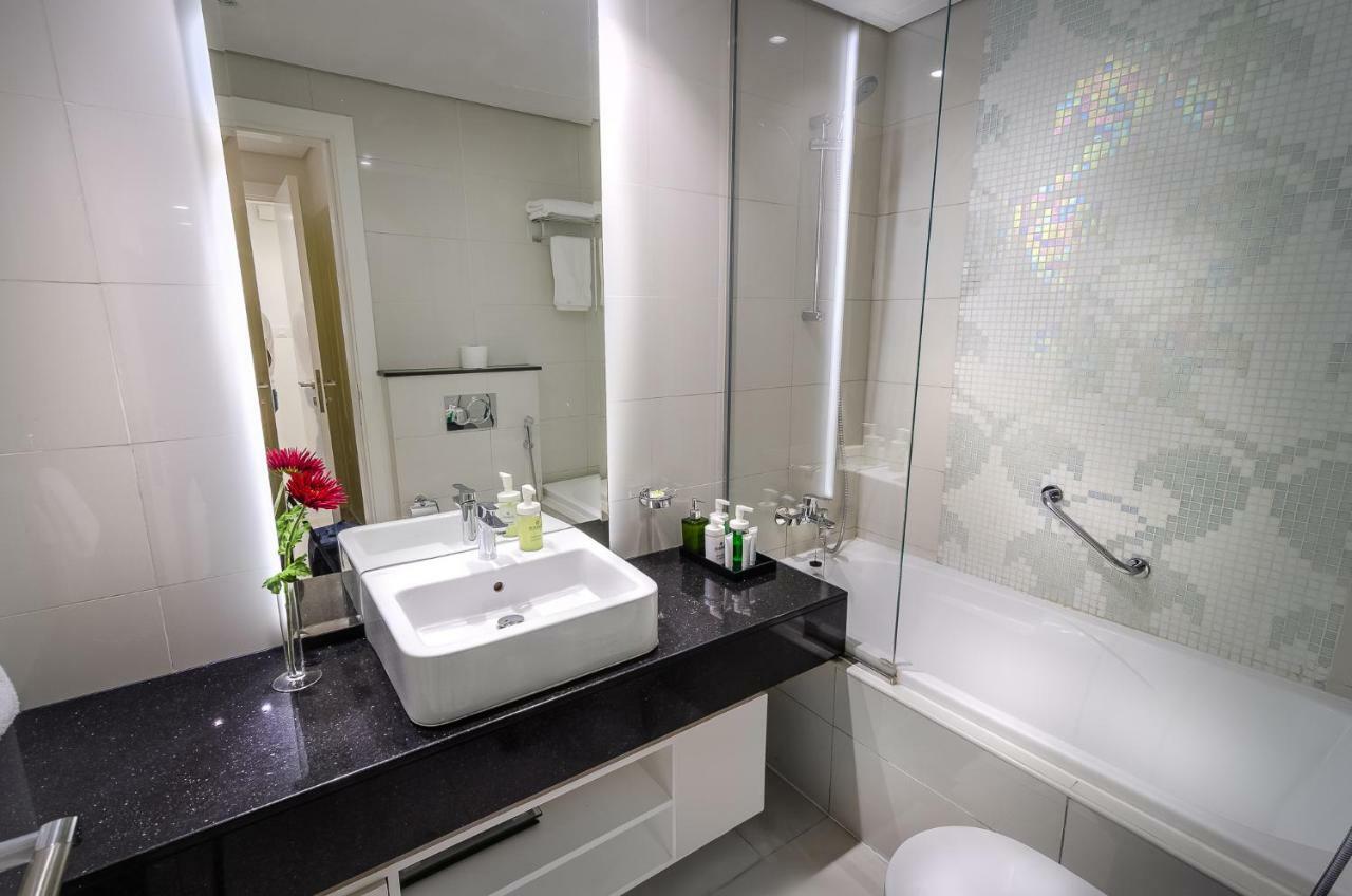 Waterfront Downtown- Damac Maison Canal View Dubai Esterno foto